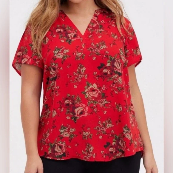 🌹 Torrid 6X Hi-Lo Red Floral Top - Picture 7 of 10
